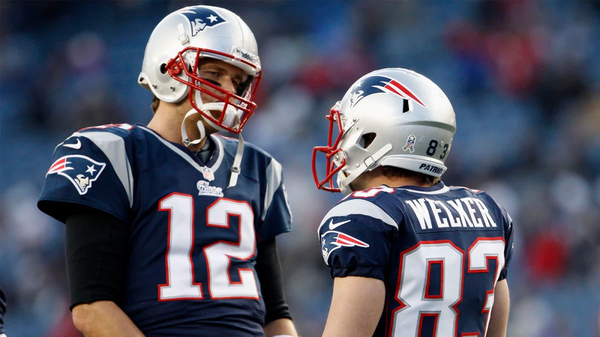 Featured image for "Tom Brady's Netflix Roast Faces Mixed Reactions from Ex-Teammates and Exes"