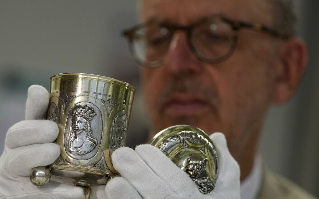 German Curator Recovers Nazi-Looted Heirlooms Using Sleuth Skills