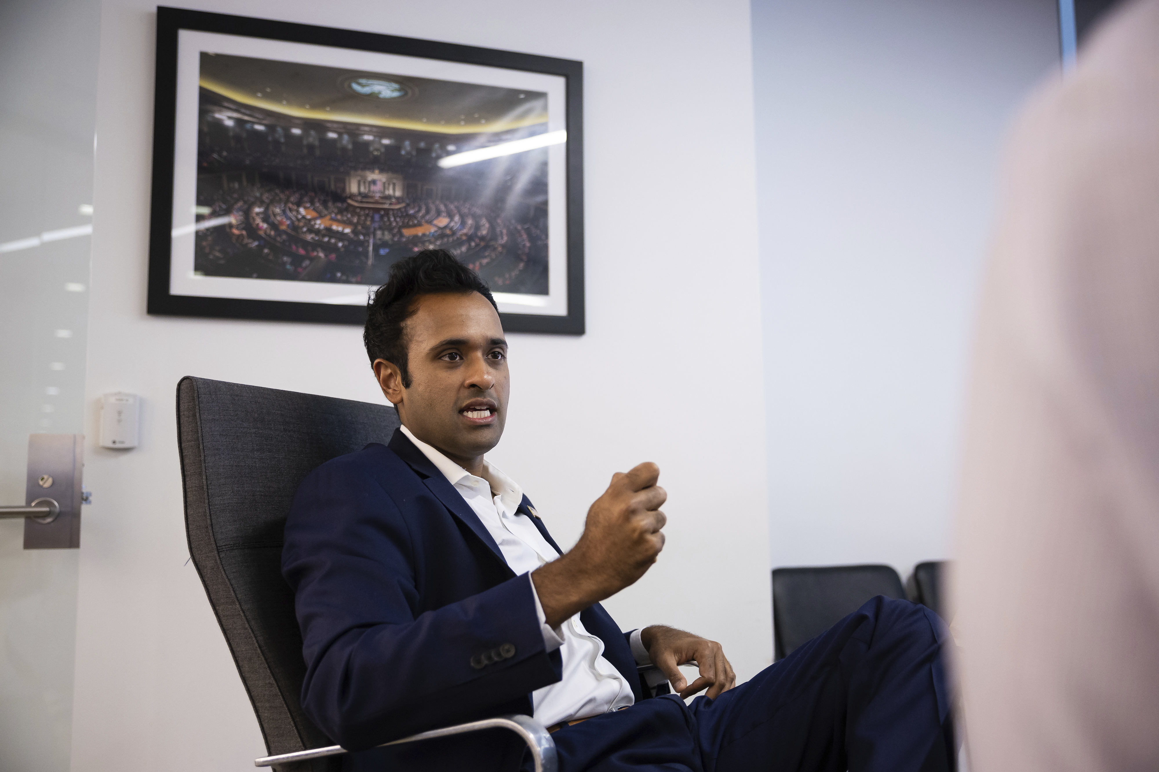 "Vivek Ramaswamy pledges to pardon Trump if elected"