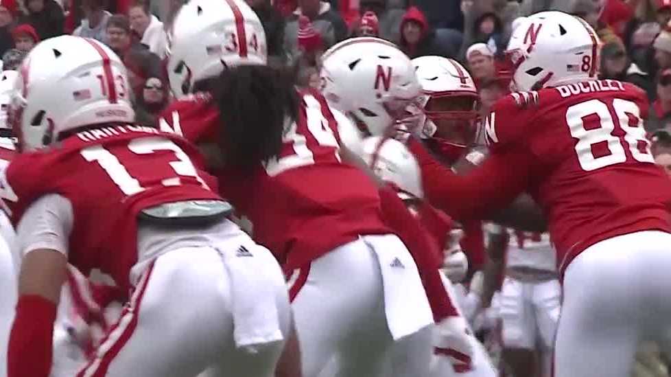 Gophers' Timely Big Plays Stun Huskers in Nail-Biting Game