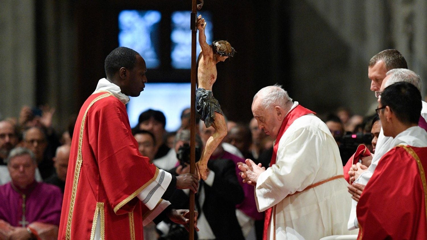 Featured image for "Pope Leads Solemn Good Friday Liturgy"