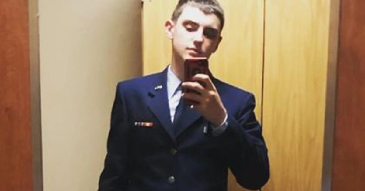 Featured image for Pentagon Leaker Warned About Sharing Classified Info with Foreigners, Prosecutors Say