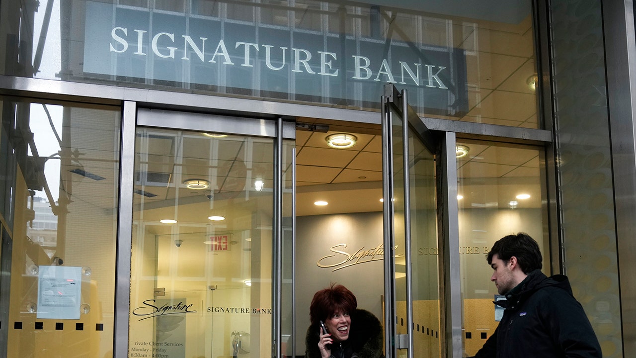 Featured image for New York Community Bankcorp acquires Signature Bank in $2.7B deal.