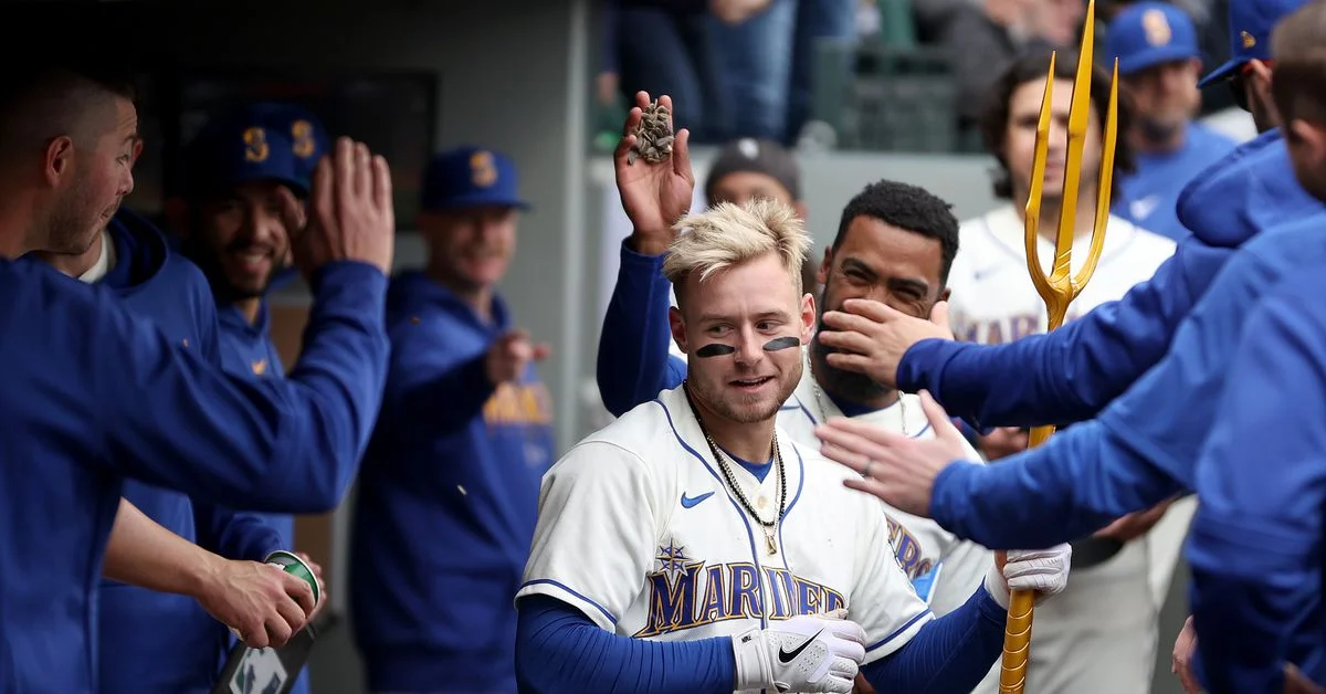 Mariners Sweep Cardinals with Offensive Firepower.