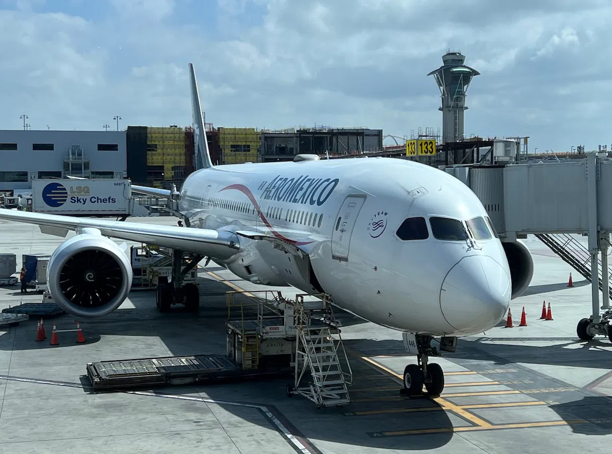 Featured image for US Threatens to Block Mexican Airline Flights Over Competition and Cargo Disputes