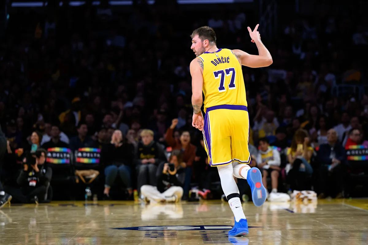 Featured image for Lakers vs Warriors: Live Updates on Lineups, Scores, and Key Players