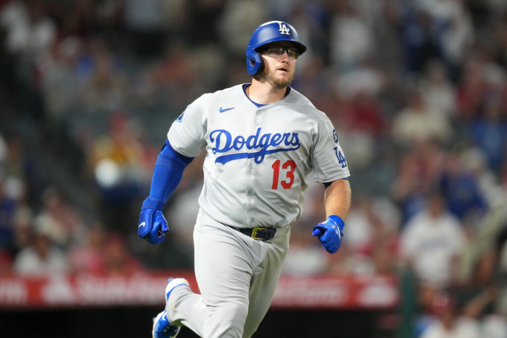 Featured image for Dodgers' Max Muncy to Miss Weeks with Oblique Strain