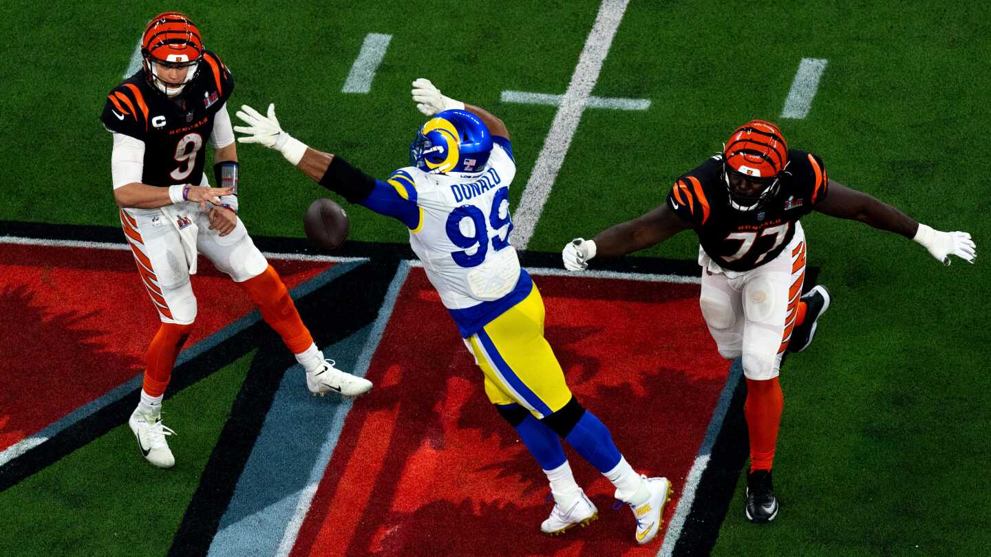 "Joe Burrow's Injury Forces Bengals to Make Unexpected Quarterback Move"