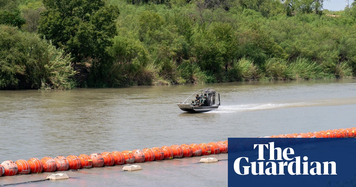 Texas Forced to Remove Buoys Blocking Migrants from Rio Grande River