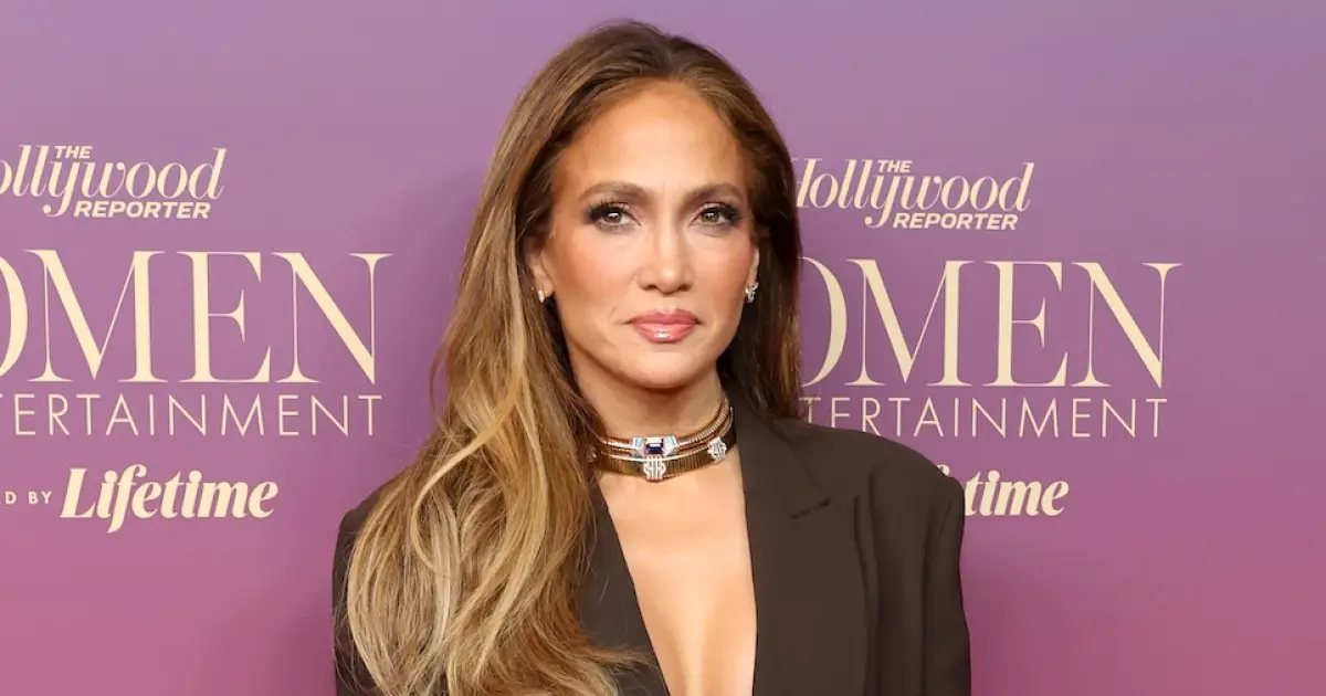 Featured image for Jennifer Lopez Celebrates Vegas Residency with Jokes, Jazz Hands, and 27 Songs