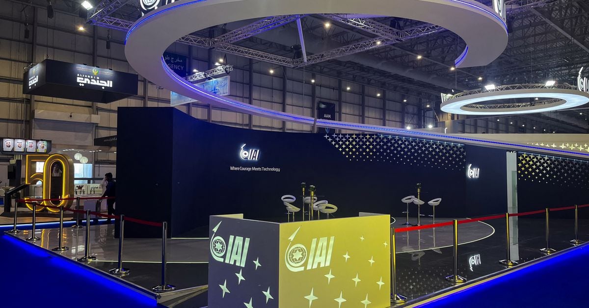 Featured image for "Israeli Arms Industry Absent from Dubai Airshow Exhibits"