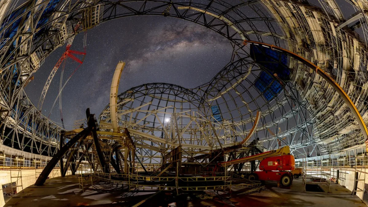 Featured image for "Milky Way Illuminates World's Largest Telescope Construction"