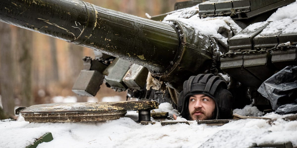 Featured image for Ukraine's Tank Troubles: Captured Russian Tanks Face Logistic Issues and Soviet-era Tanks Fall Apart.