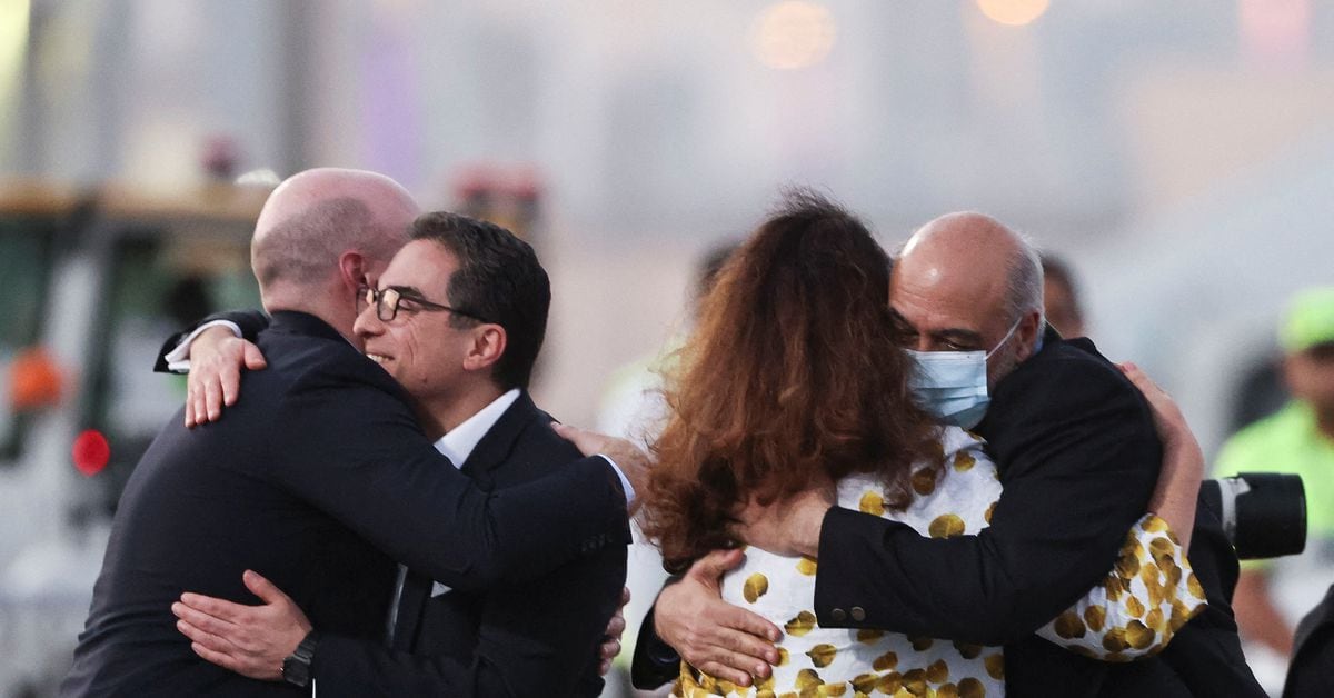 "Prisoner Exchange: US and Iran Facilitate $6 Billion Transfer"
