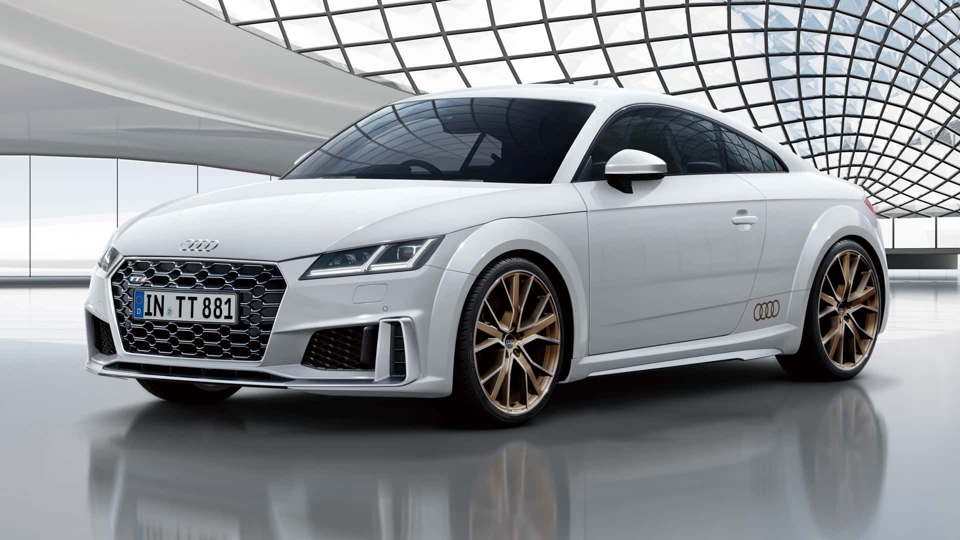 Audi TTS bids farewell to Japan with Memorial Edition.