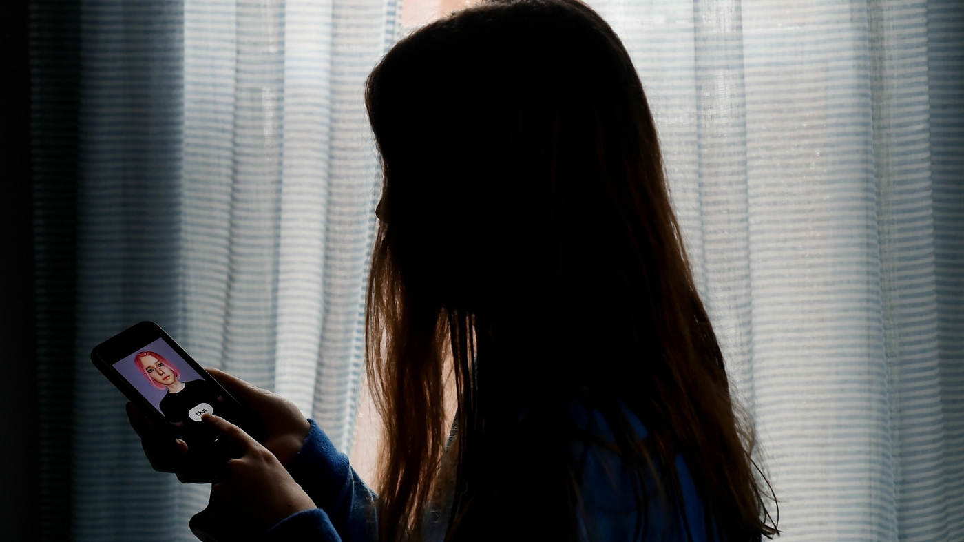 Featured image for Teens' Social Media Use Linked to Mental Health Crisis