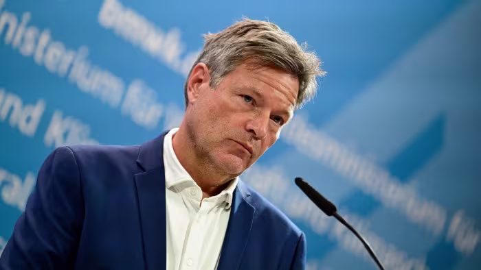 German Coalition Faces Crisis Amid Economic Policy Disputes