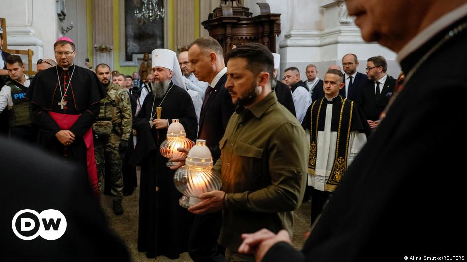 "Presidents of Poland and Ukraine Unite to Commemorate WWII Massacre Victims and Promote Reconciliation"