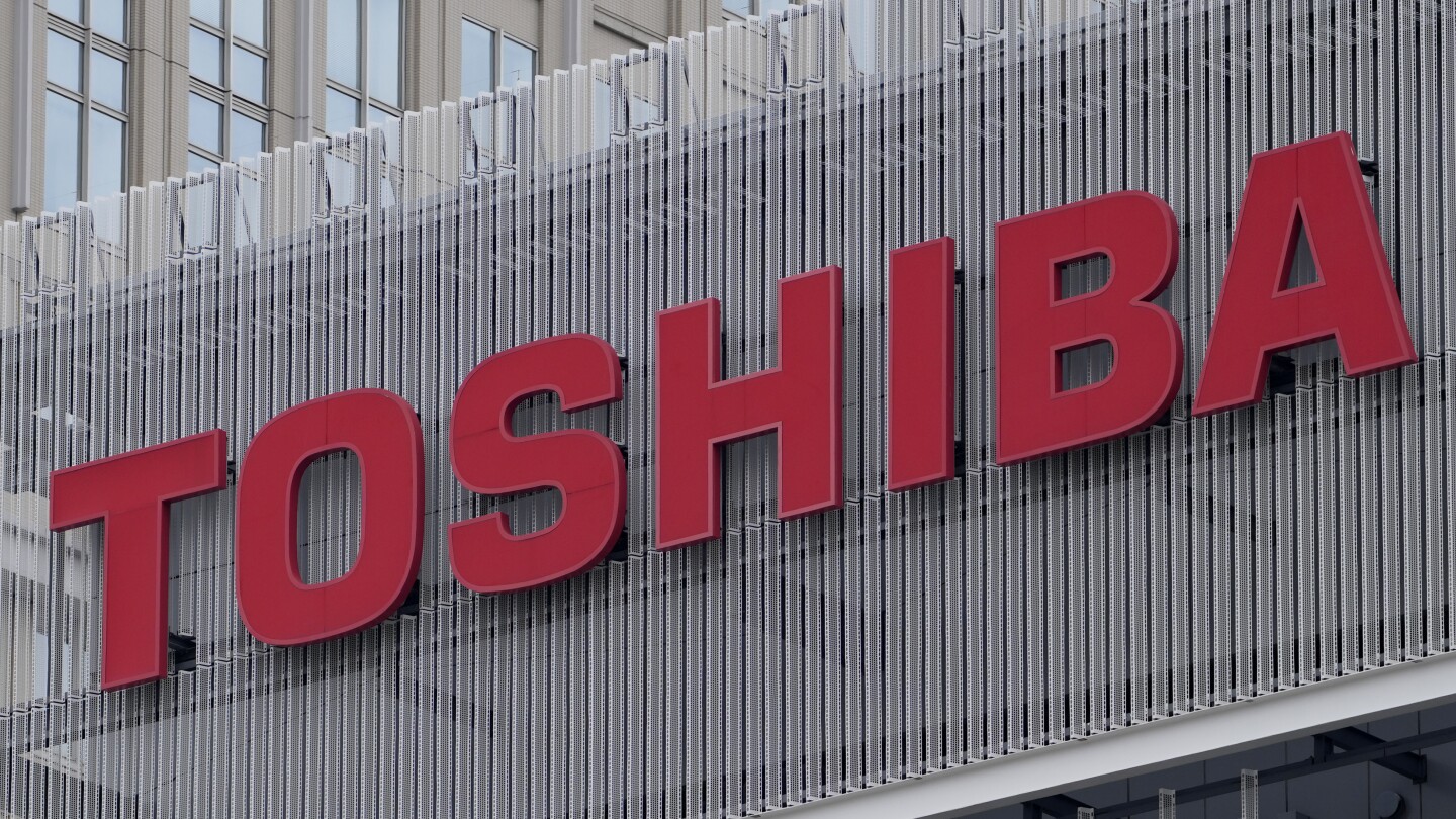 Featured image for Toshiba's Troubles: Japan Businesses Lead $14 Billion Buyout Offer