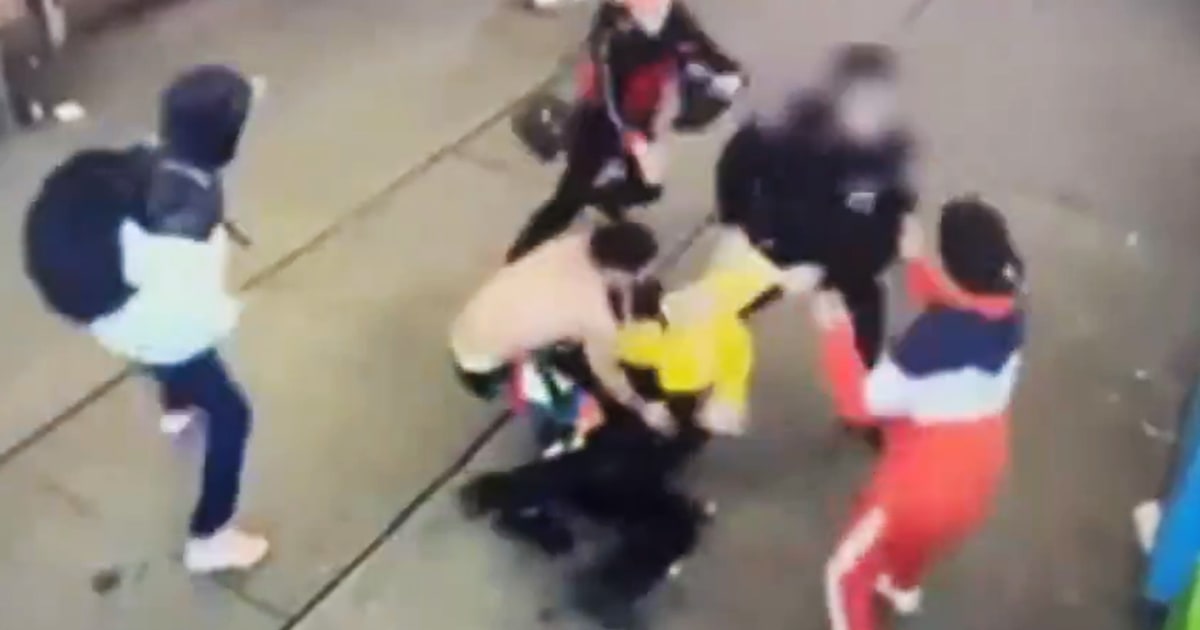 Featured image for Migrants Linked to Times Square NYPD Attack Evade Arrest in Arizona