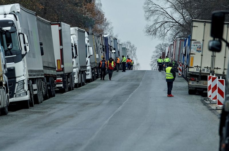 Featured image for Polish Truckers Initiate 24/7 Blockade at Fourth Ukrainian Border Crossing