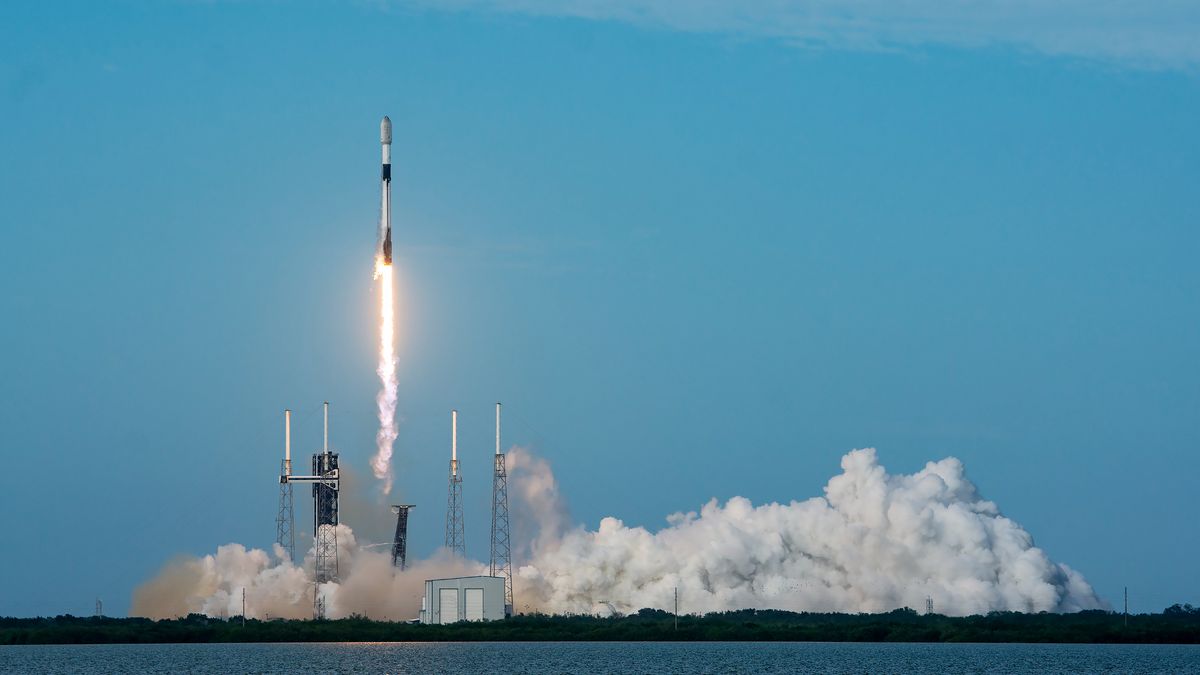 SpaceX Launches 24 Starlink Satellites from Cape Canaveral