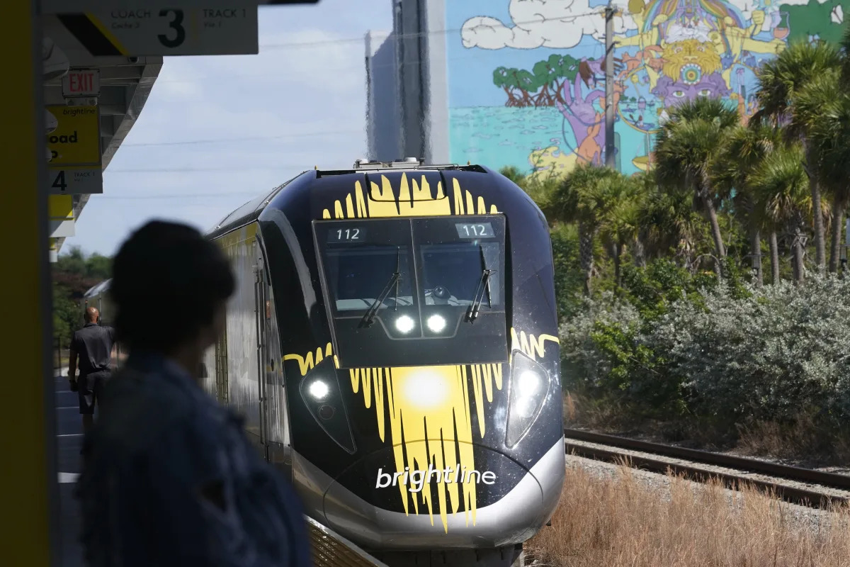 "Revolutionary High-Speed Rail Line Connects Miami and Orlando, Transforming Travel"