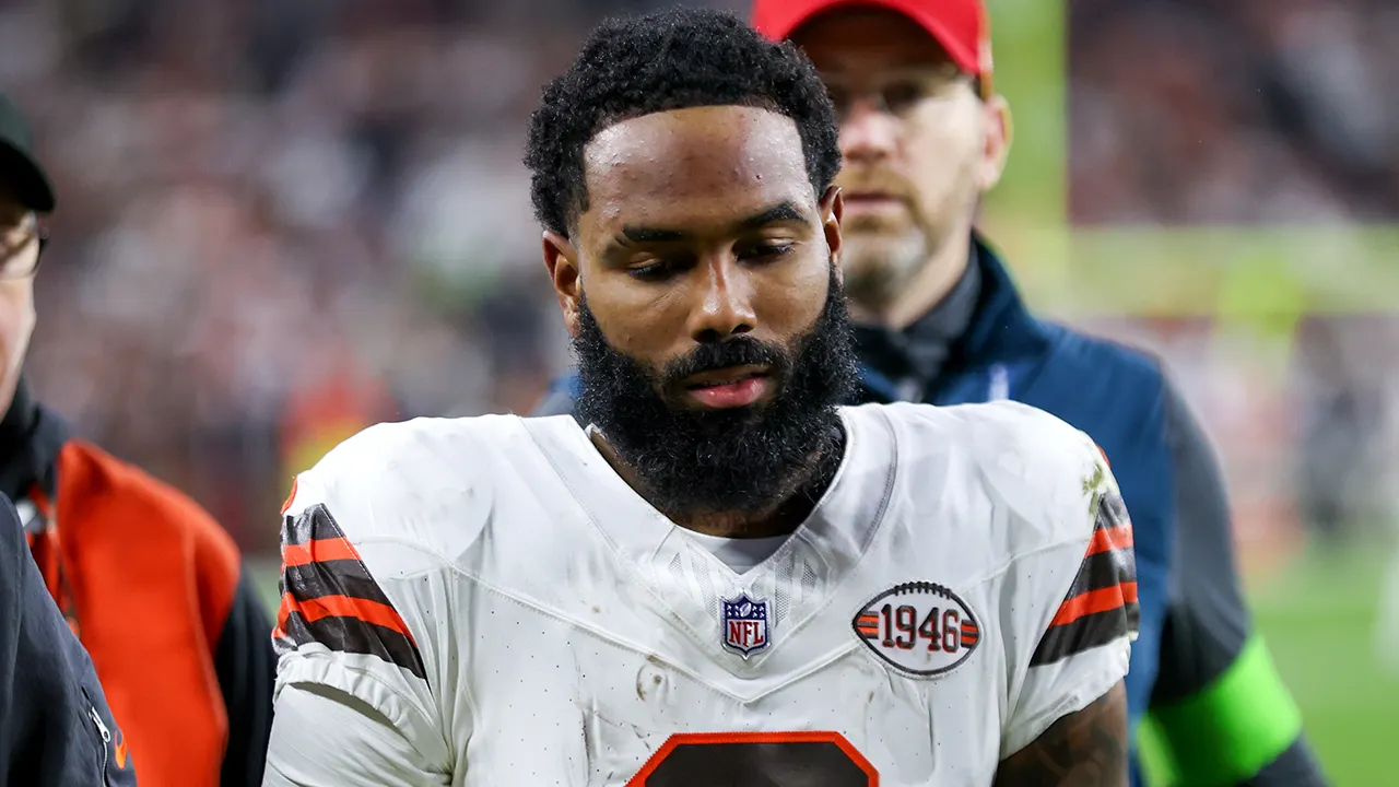 "Browns' Elijah Moore's Concussion Sparks Retirement Talks and Team's Resolve to Finish Strong"