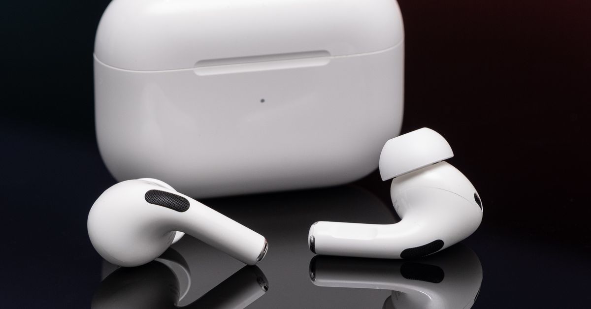 Featured image for Apple's Adaptive Audio to Revolutionize AirPods' Performance.