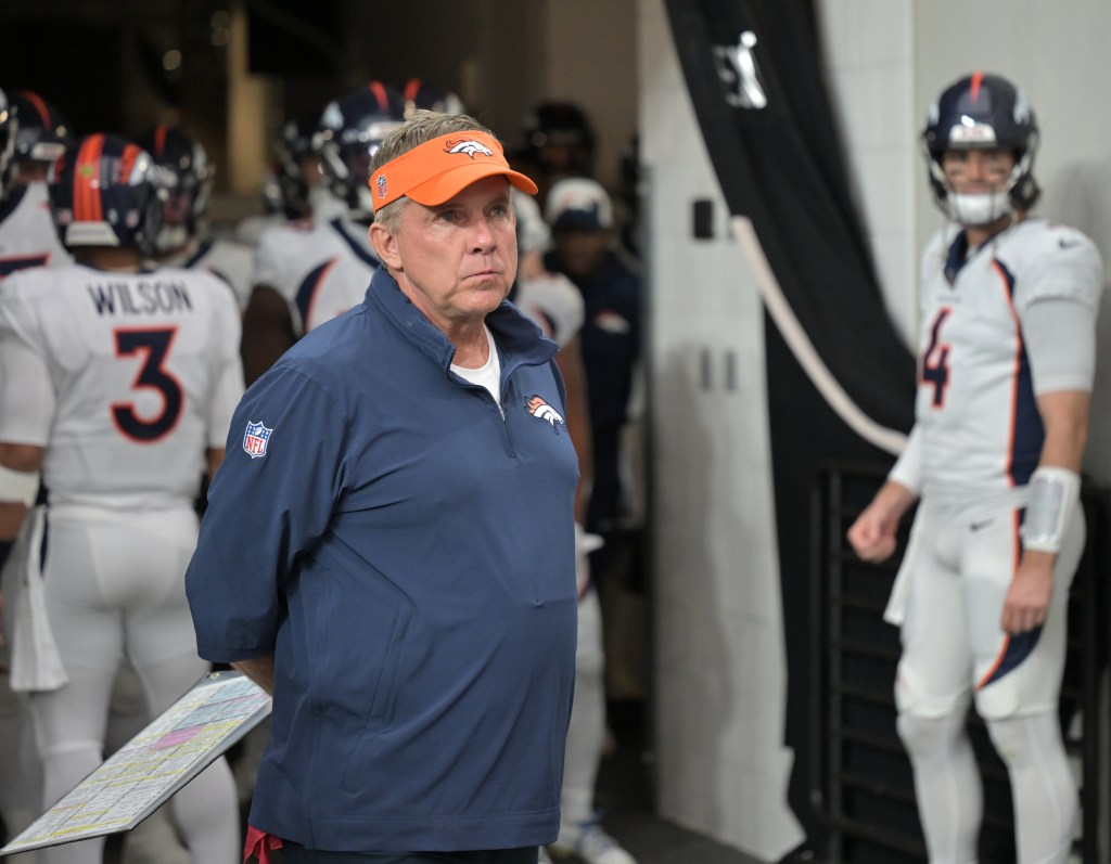 "Broncos' Game Management Reminiscent of Raiders' Victory: A Season Finale Disappointment"