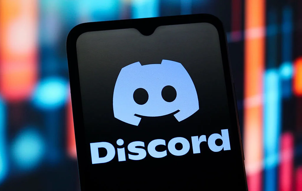 Discord rolls out on-device age checks, triggering privacy backlash after 70,000 IDs breached