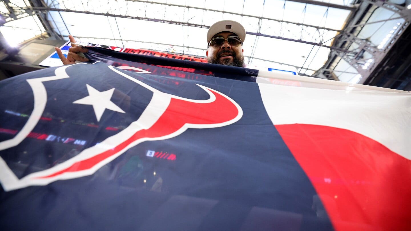 Featured image for Sports Teams Honor Charlie Kirk Amid Broader Tribute to Victims of Violence and Disasters