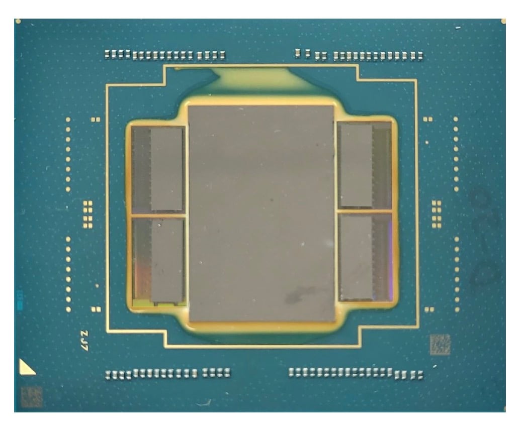 Featured image for Intel Unveils 8 Core 528 Thread Processor with Advanced Silicon Photonics
