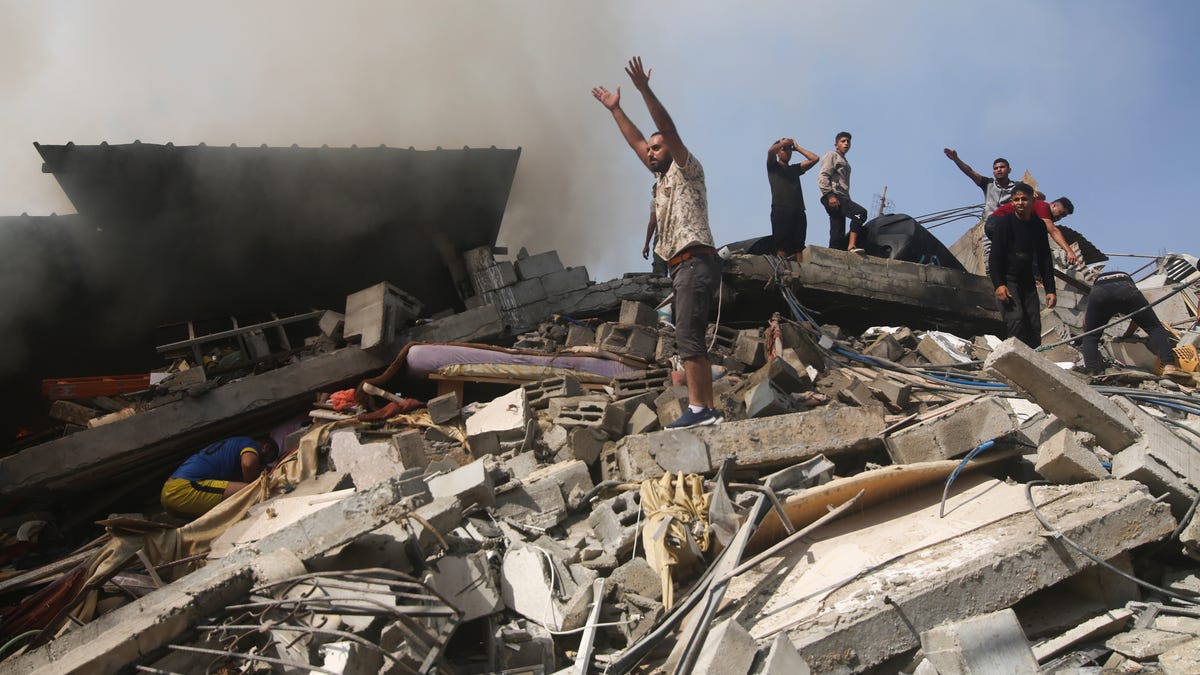 "Hamas Releases Israeli Hostages, Biden Open to Cease-Fire Talks"