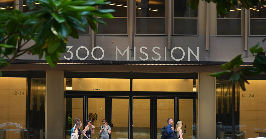 Featured image for Instacart Raises $660 Million in IPO, Valued at $10 Billion