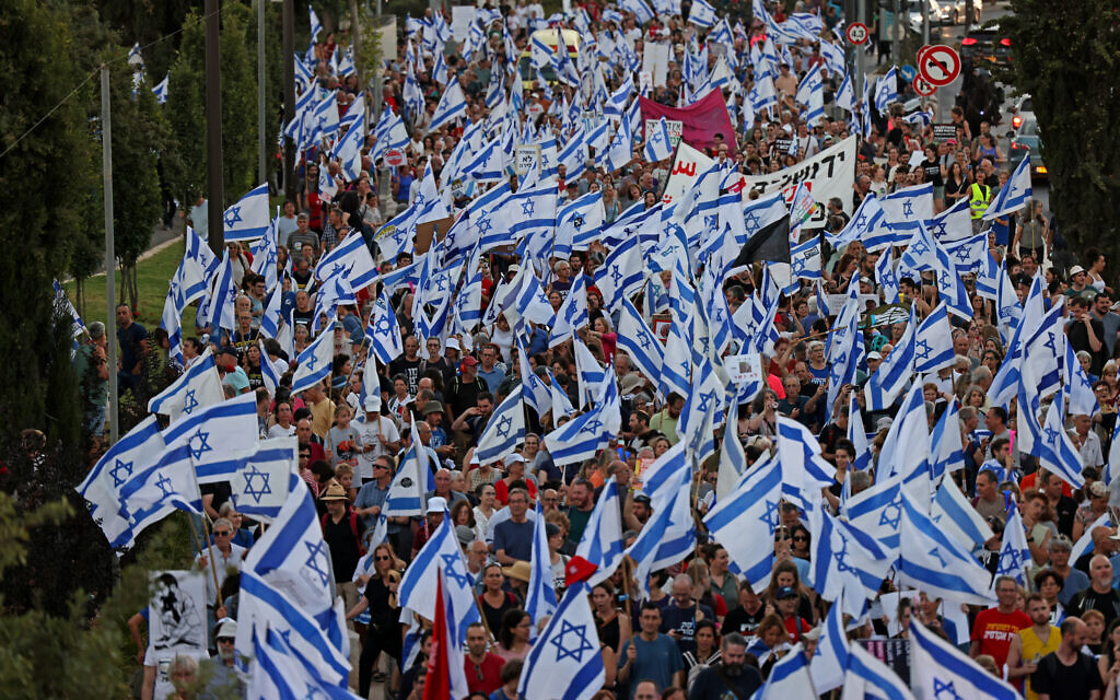Israel's Judiciary Battle: A Lose-Lose Situation for Both Sides