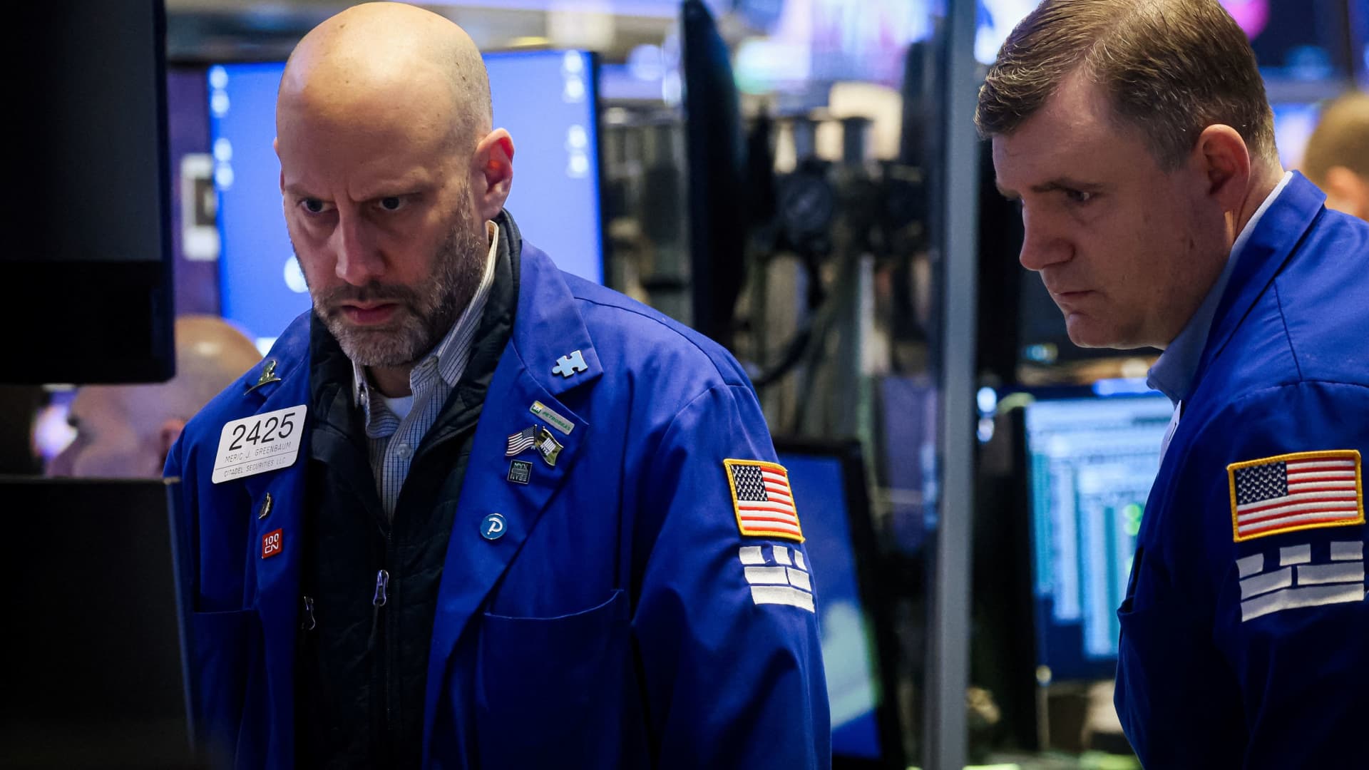 Featured image for U.S. job growth slowdown causes drop in Treasury yields.