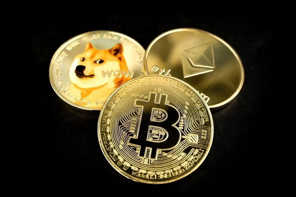 Crypto Market Tumbles: Bitcoin Faces Early 'Black Friday' Discounts