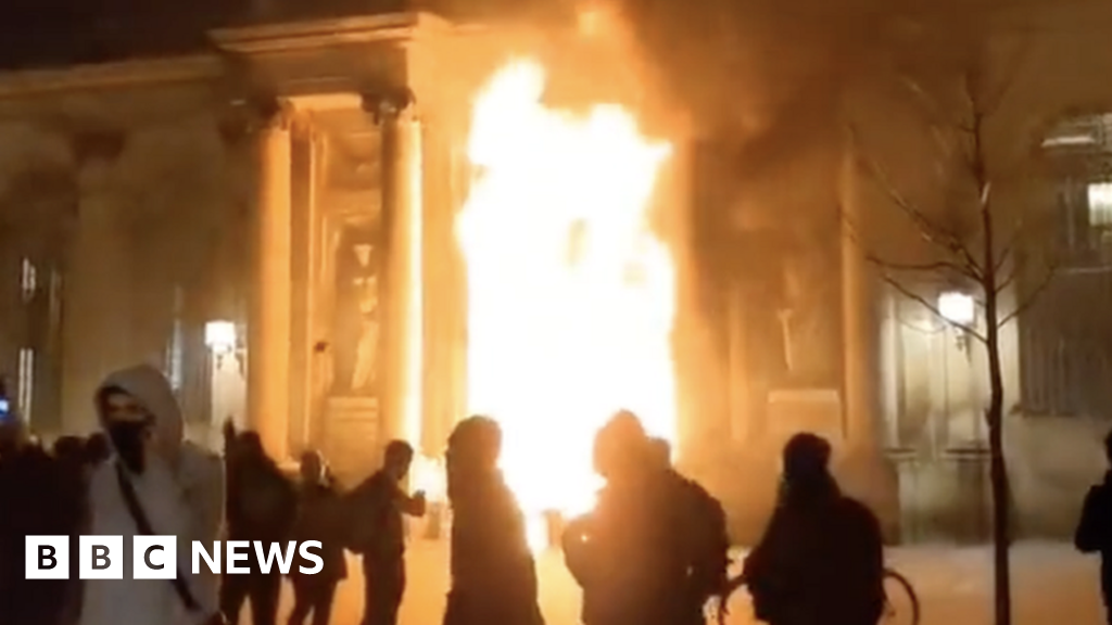 Featured image for French Protests Won't Stop King Charles III's Visit, But Banquet Venue Changed.
