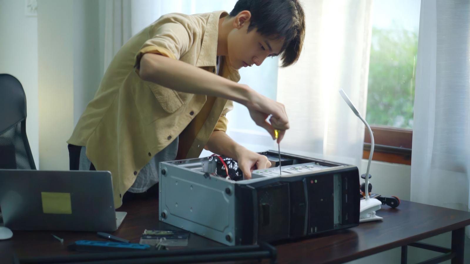 Featured image for 5 Surprising Uses for Your Old Computer Tower