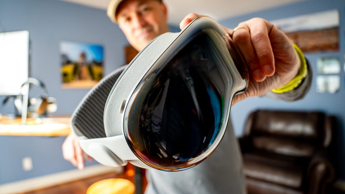 Featured image for "Apple Vision Pro: Addressing Flaws and Anticipating the Release of Vision Pro 2"