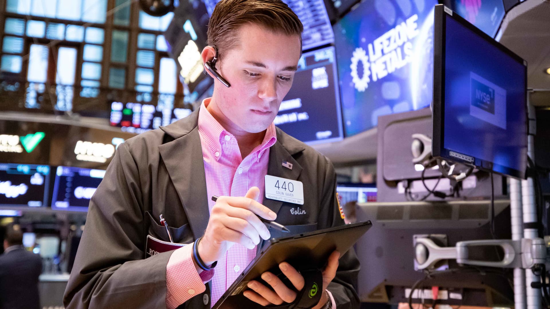 "Record Highs and AI Fervor: S&P 500, Dow, and Nvidia Make Waves on Wall Street"