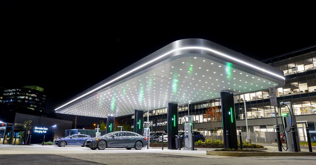 Featured image for Mercedes-Benz and Starbucks Launch EV Fast Chargers in US