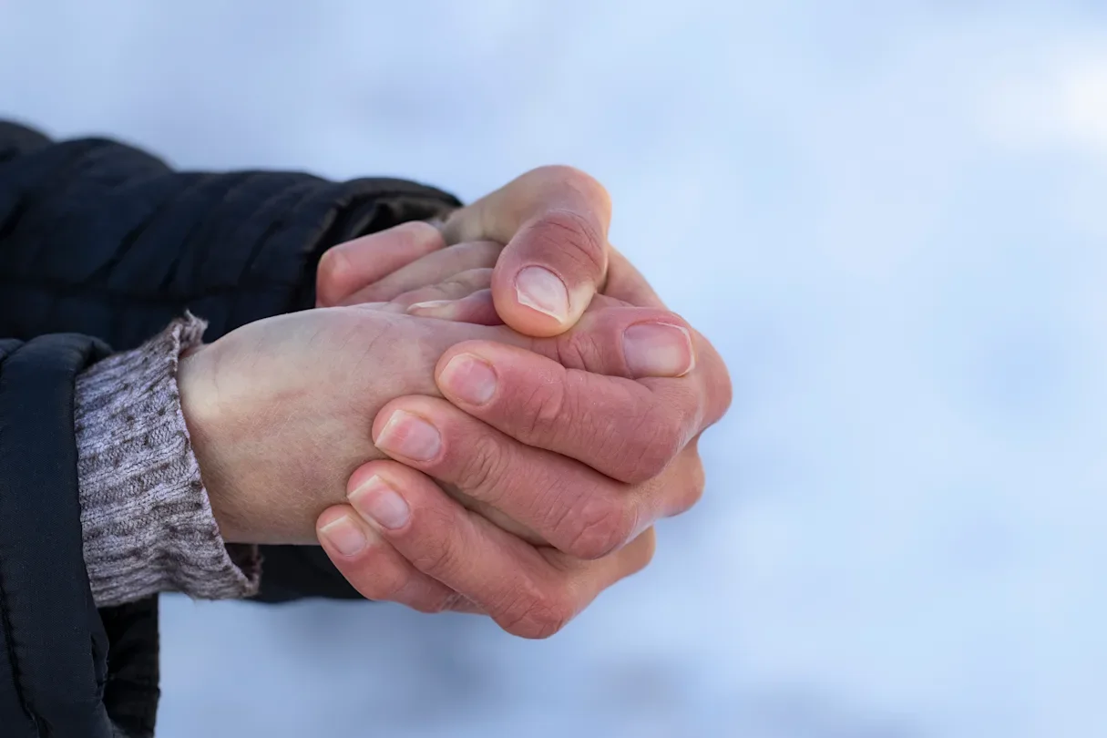 Raynaud Syndrome: What Cold Fingers Really Signal—and How to Manage It