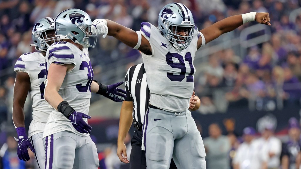 Featured image for Chiefs ink Felix Anudike-Uzomah to rookie deal.