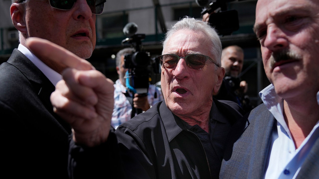 De Niro's Anti-Trump Stance Sparks Controversy and Award Rescission