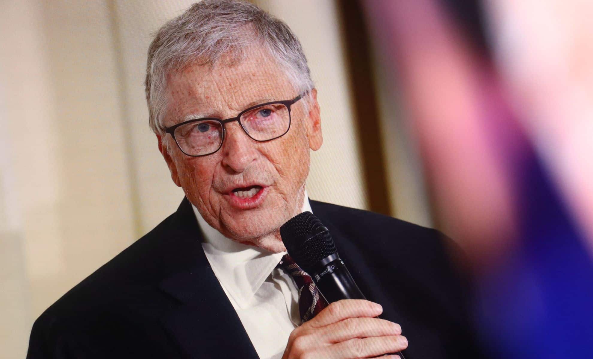 Featured image for Bill Gates Announces End of Smartphone Era and Reveals New Device