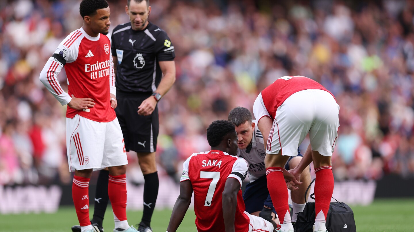 Featured image for Arsenal's Saka and Odegaard Injured in Leeds Win Ahead of Liverpool Clash