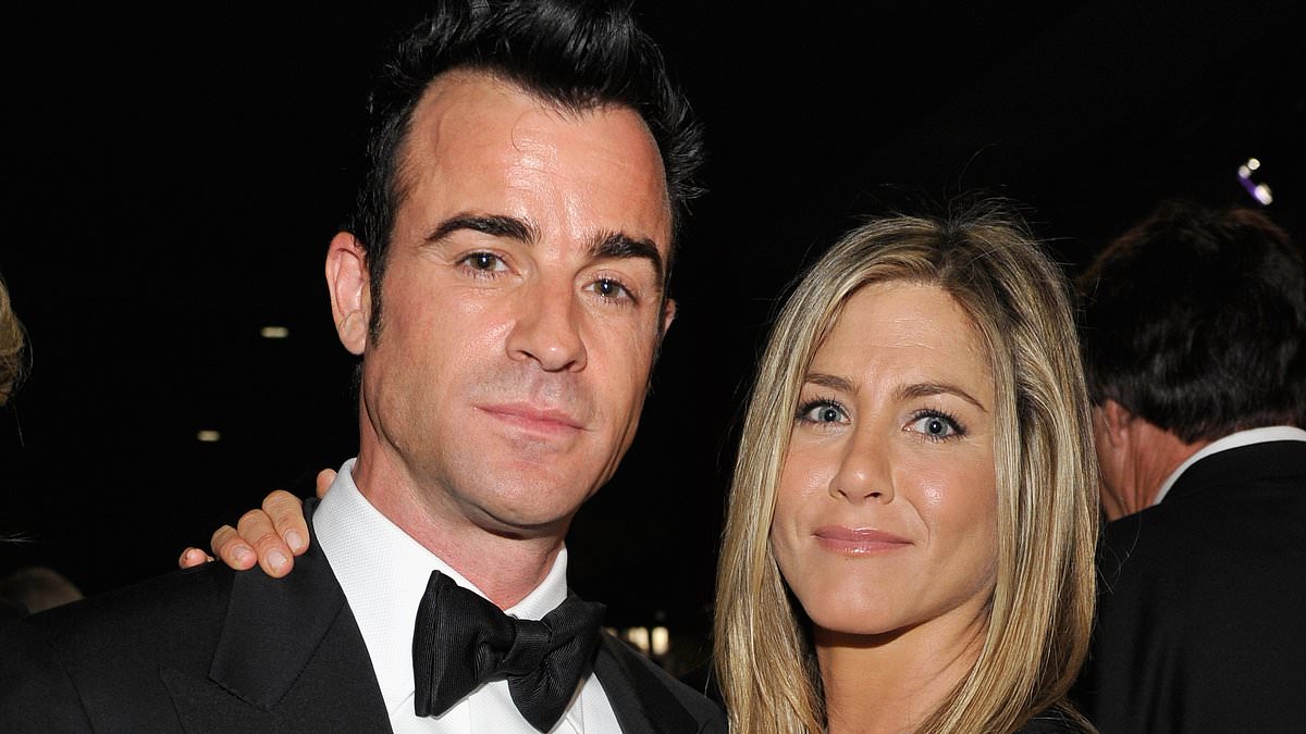 Jennifer Aniston Opens Up About Love Life Challenges Stemming from Parents' Divorce