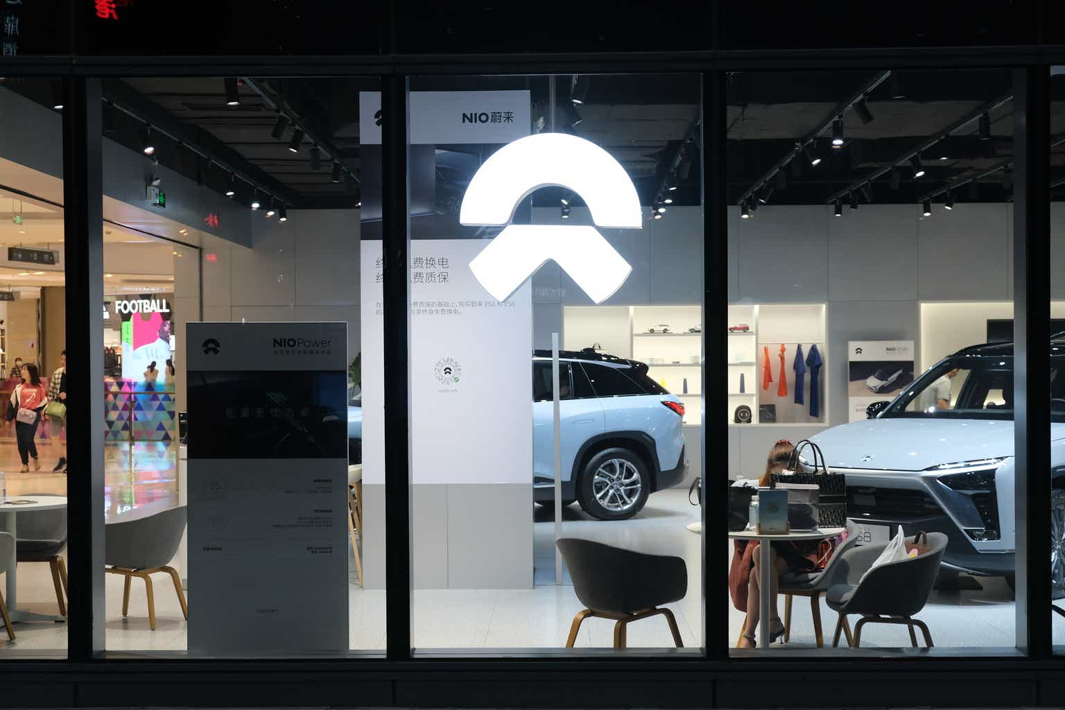 "NIO Stock: Navigating the EV Market Turbulence"
